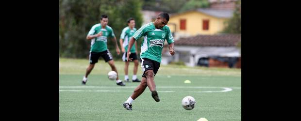 A Santa solo le queda mover las fichas | Juan Antonio Sánchez | Con Cristian Correa, quien viene de cumplir una sanción, el técnico José Fernando Santa busca mayor equilibrio en el medio campo. Los verdolagas viajan a Cúcuta con la necesidad de sumar los puntos perdidos en el Atanasio Girardot. Los jugadores deben sacar a relucir la jerarquía de ellos dicen tener.