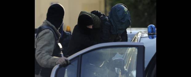 La de Eta y Farc, relación peligrosa y de vieja data | Archivo | Con las capturas de Iraitz Guesalaga, de 27 años, en Francia, y de Itxaso Urtiaga, de 21, en España, el gobierno español aseguró que realizó una importante operación contra las comunicaciones de Eta y sus enlaces con otras organizaciones.