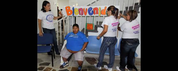 El extraño síndrome Prader-Willie | Manuel Saldarriaga | Juan David Parra, durante la evaluación propiciada por la fundación Gorditos de Corazón. Se publica la foto con autorización de su familia.