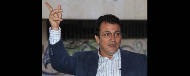 Alonso abre polémica por declaraciones | Archivo | El alcalde de Medellín, Alonso Salazar, afirmó desde Washington que se siente más cómodo con el presidente Santos que con su antecesor, Álvaro Uribe.