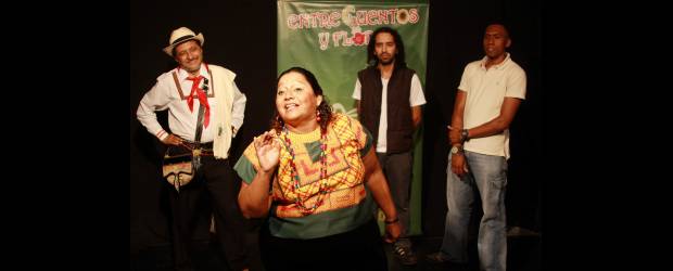 Una jota les echó el cuento | Róbinson Sáenz | Jota Villaza, la mexicana Laura Casillas, el pastuso Cristian Portilla y el caleño Marco Mosquera son parte del grupo de cuenteros que participan este año del festival. Hay programación diaria en diferentes sitios de la ciudad. Informes: 239 61 04.