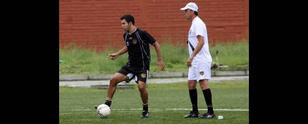 Mauricio esperó su turno y ahora no lo suelta | Hernán Vanegas | Mauricio Restrepo mantiene su récord perfecto y aún no ha faltado un solo minuto en la Liga Postobón-II.