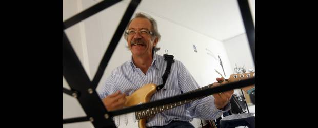 Manolo es un animal de la radio | Colprensa | Manolo Bellon, tras el retiro de Caracol Radio, toma clases de guitarra, se encuentra escribiendo una novela entono a la inmigración europea a América Latina por la Segunda Guerra Mundial, como le sucedió a sus padres