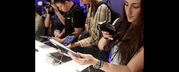 Tableta de Sony funciona como control remoto | Archivo | La tableta serie S de Sony pesa 598 gramos, tiene conectividad Bluetooth y memoria interna de 16 o 32 gigas, expandible con tarjetas SD.