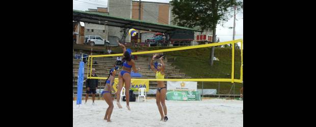 Las Galindo cumplen con la tarea | Cortesía-guatapé | Pese a que perdieron su partido ante Brasil, las colombianas Andrea y Claudia Galindo se supieron recuperar y suman tres victorias en Guatapé.