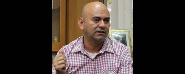 Muñoz denuncia que sabotearán comicios | Jaime Pérez | El candidato conservador Carlos Muñoz puso ante las autoridades la denuncia sobre un posible saboteo a la jornada electoral del domingo.