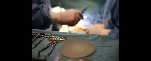 Holanda pide sacar las PIP | Reuters | Cada país va tomando decisiones. El Servicio público de salud de Gales costeará todas las operaciones para retirar y reemplazar los polémicos implantes PIP.