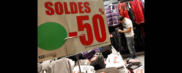 Viajar y comprar, planes a la baja... de precios | Reuters | La opción más viable en este momento para los paisas es viajar a Madrid por las tarifas aéreas que hay en el mercado. Londres también resulta muy apetitosa a la hora de las compras y rebajas.