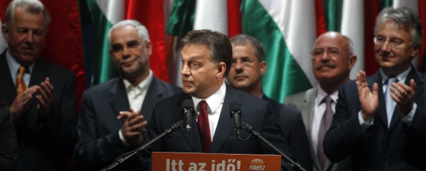 Húngaros otorgan a Orbán una mayoría abrumadora | Reuters | El líder del Fidesz, Viktor Orbán, calificó de "histórica" su victoria, y de "una verdadera revolución" el fuerte giro a la derecha que dio Hungría.