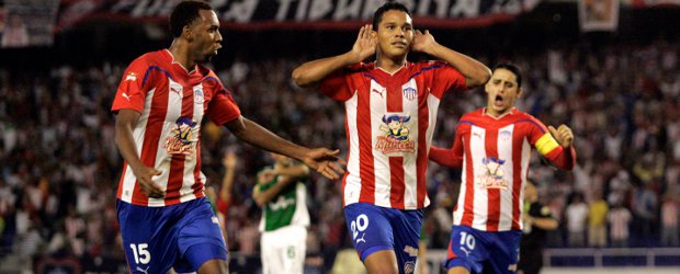 Se complica la salida del país de Carlos Bacca | Reuters | Bacca, centro, es nuevo jugador del Brujas de Bélgica.