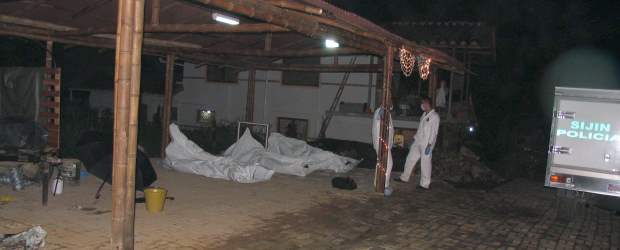 Asesinan a tres hombres en zona rural de Girardota | Rodrigo Martínez | Los tres hombres asesinados, al parecer, se iban a reunir en esta parte alta de Girardota, cuando fueron atacados por cuatro sicarios que huyeron en motos.