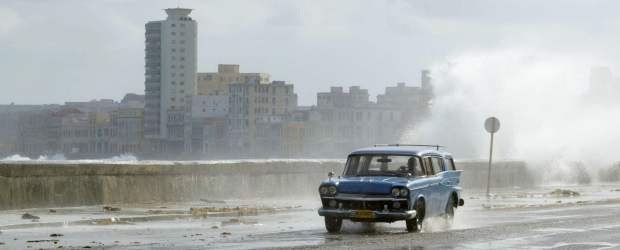 Otto se convirtió en huracán sobre el océano Atlántico | Reuters | Otto a su paso por La Habana, Cuba.