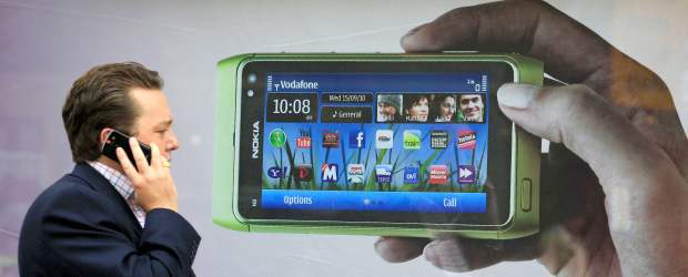 Nokia y Microsoft formalizaron su acuerdo para usar el sistema Windows Phone | Archivo | La idea es que logre competir con el iOS de Apple y el Android de Google.
