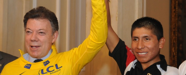 "Ustedes son el Porvenir": Santos | Cortesía Presidencia de la República, Bogotá | El presidente Juan Manuel Santos recibió la camiseta de campeón del Tour del Porvenir que le regaló Nairo Quintana, integrante del equipo Café de Colombia.