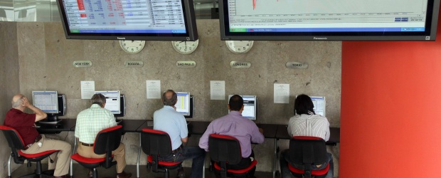Con temple y riesgo accionistas juegan en la Bolsa |