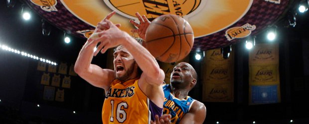 Lakers y Spurs sufrieron para empatar sus respectivas series | Reuters | El español Pau Gasol colaboró con ocho puntos en 36 minutos de acción, en la victoria de los Lakers.