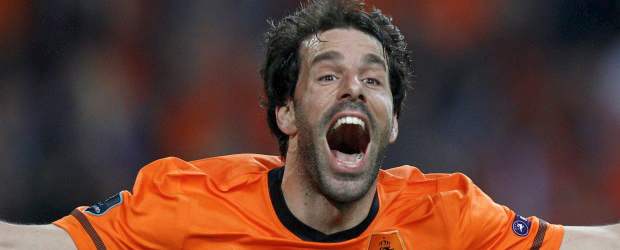Ruud Van Nistelrooy firmó con el Málaga CF de España | Reuters | Van Nistelrooy superó los chequeos médicos, ultimó pequeños detalles de la operación y firmó el nuevo contrato por una temporada.