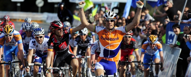 Final de etapa de la Vuelta al País Vasco | Reuters | El español Alejandro Valverde (Caisse d'Epargne) fue proclamado vencedor de la primera etapa de la Vuelta al País Vasco después de que los jueces descalificarán a Óscar Freire (Rabobank), el primer corredor que había cruzado la línea de meta.