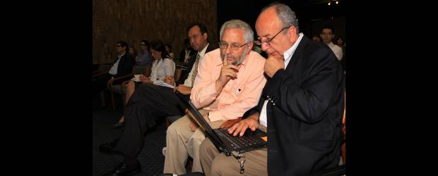 Medellín debe ser un bien público | Donaldo Zuluaga | Paul Brombrerg (izq.), ex alcalde de Bogotá, y Bernardo Soto, de la Fundación Avina, estuvieron ayer en las instalaciones de EL COLOMBIANO hablando sobre la cultura y el comportamiento ciudadano.