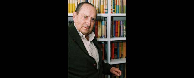 Delibes escribió su propio obituario | Asdasd | Entre las obras del escritor se destacan: Los santos inocentes, La sombra del ciprés es alargada y Cinco horas con Mario.