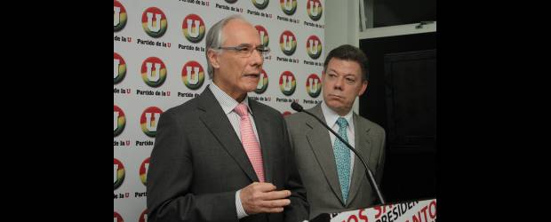 Coqueteos políticos agitan debate de bancadas | Archivo | La participación del ex ministro y ex embajador Carlos Rodado, del Partido Conservador, como jefe de debate de Juan Manuel Santos, candidato a la Presidencia del Partido de la U, ha sido criticada por la colectividad conservadora. Hoy están en juego sanciones y una eventual expulsión de Rodado del partido.