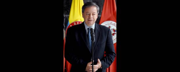 Gobierno reforzó protección | Mindefensa, Bogotá | El ministro de Defensa, Gabriel Silva Luján, indicó que se reforzó la protección a Antanas Mockus y a los demás candidatos presidenciales.