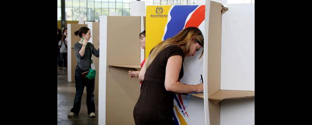 Las claves de segunda vuelta | Archivo | En Antioquia están habilitados para votar 3.860.184 ciudadanos, de los cuales 2.024.489 son mujeres y 1.835.695 hombres.