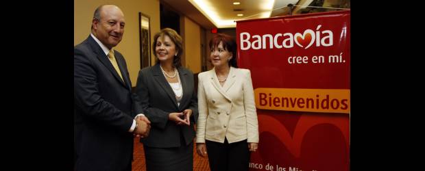 Con el CDT social Bancamía amplía portafolio | Jaime Pérez | El CDT social es uno de los instrumentos que lanza al mercado Bancamía. De izquierda a derecha, Germán Linares, vicepresidente Financiero; María Mercedes Gómez, presidenta, y Margarita Correa Henao, vicepresidenta Ejecutiva.