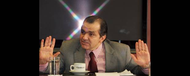 Firmas de Bolsa sí pagan 4 x 1.000 | Archivo | El decreto 2555, dado a conocer ayer, notifica las normas de los mercados asegurador, financiero y de valores: Óscar Iván Zuluaga, ministro de Hacienda.