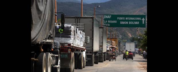 Estímulos a inversión en la zona de frontera | Archivo | La idea del Gobierno Nacional es apoyar con las medidas todo el comercio que dejó de salir hacia el vecino país. La creación de nuevas empresas y la recuperación de empleo en la zona de frontera son dos de los objetivos a corto plazo. Las autoridades económicas de la zona recibieron con agrado las ayudas.
