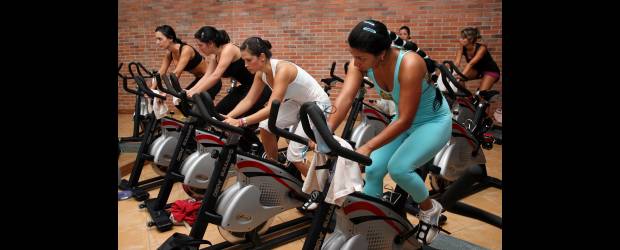 Más ejercicio es mejor salud | | Cada vez que practique algún deporte, es importante que no le exija a su cuerpo más de lo que puede soportar. Así evitará sufrir algún accidente osteomuscular.