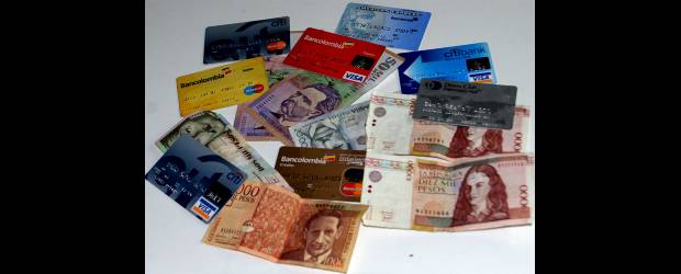 El pago electrónico reemplaza el cheque | Archivo | El uso de cheques es reemplazado por los pagos electrónicos.