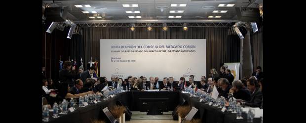Mercosur define código aduanero | AP, San Juan, Argentina | Con un llamado al diálogo entre Colombia y Venezuela y con acuerdos sobre la eliminación del Arancel Externo Común, terminó ayer la cumbre de Mercosur.