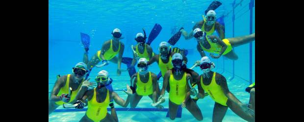 Subacuáticos: Medellín es una dicha | Manuel Saldarriaga | Las integrantes del seleccionado de Colombia de la rama de mayores, derrotaron, ayer, 7-0 a Orcas. El hockey subacuático es una forma de vida. Las subacuáticas nacionales tienen bien ganado prestigio internacional y lucharán por el cetro del certamen que domina el elenco de Estados Unidos, que está invicto.