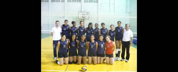 Argentina prueba fuerza de Colombia | Cortesía Federación Colombiana De Voleibol | Este es el equipo nacional de menores que participa desde hoy en el Suramericano de Perú. La preparación se realizó en Cali, con fogueos en Lima.