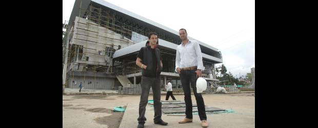 El arquitecto, un constructor de sueños | Felipe Marín (derecha) y Mauricio Toro ganaron la oportunidad de hacer realidad su sueño al diseñar el nuevo coliseo de Rionegro durante los pasados Juegos Suramericanos.