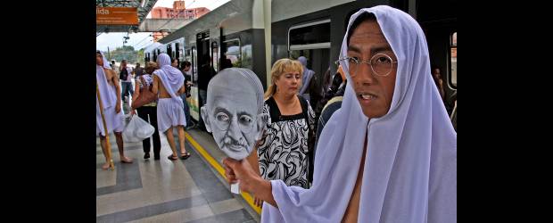 Noviolencia, opción de vida | Henry Agudelo | Con motivo de la celebración de la Noviolencia continuarán durante toda la semana las actividades lúdicas en las bibliotecas, parques y barrios.