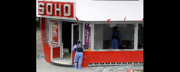 Ataque a bala y con granada dejó un muerto | Esteban Vanegas | Una persona muerta y dos heridas dejó una balacera y la explosión de una granada de fragmentación en el barrio Obrero, en Bello.