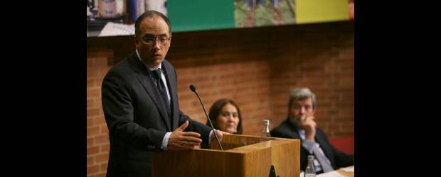 Cajanal se pondrá al día en el pago de pensiones | Cortesia | El ministtro de Hacienda, Juan Carlos Echeverry, clausuró ayer el Congreso Nacional de Cafeteros, que deliberó en la Federación de Cafeteros, desde el martes. Previamente, había asistido a la audiencia sobre las pensiones de Cajanal.