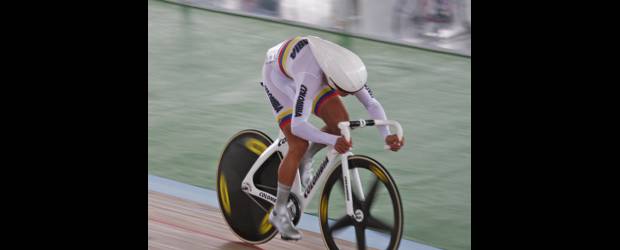 Juan Esteban entró pisando duro | Cortesía Fedeciclismo-Cali | Corroborando su favoritismo como gran figura de la pista en Colombia, anoche el antioqueño Juan Esteban Arango empezó pisando fuerte en el ómnium de pista que comenzó en el velódromo Alcides Nieto Patiño de Cali.