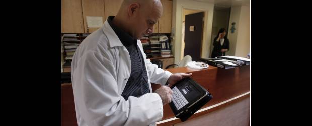 Microsoft en tabletas | Nir Elias-Reuters, Israel | Más del 83% del mercado del segmento de las tabletas es de Apple.