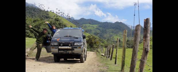 Más de 20 mil kms y 367 días camino a Alaska | Hernán Vanegas | Si dan ganas de colaborar con nuestro sueño, puedes hacerlo. Ya sea un patio para estacionar nuestra camioneta, una ducha, compartir una comida. Así explican estos viajeros en su blog http://lachanchaviajera.blogspot.com, en el que comparten, cuando tienen conexión a internet, cada uno de los lugares adonde llegan.