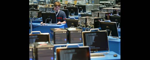 Más inversión en tecnología | Archivo | Una de las metas del Gobierno es incrementar la conectividad del país, al pasar de 2,2 millones a 8,8 millones de conexiones de internet de banda ancha. Así mismo, llegar a un 50 por ciento de pymes y hogares con este servicio. En la actualidad, la proporción es del 7 por ciento y el 27 por ciento respectivamente.