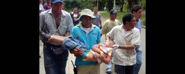 Tristeza en Parque Norte por un fatal accidente | Cortesía Gustavo Adolfo Paniagua | Los menores fueron trasladados a la Clínica León XIII y al Hospital Universitario San Vicente de Paúl donde se recuperan, según voceros de los centros médicos. Entretanto, la Alcaldía anunció una investigación para determinar las causas de los hechos.