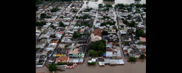 Damnificados a borbotones | Donaldo Zuluaga | Una de las emergencias más graves es la que se vive en Puerto Nare, donde aproximadamente el 90 por ciento de municipio está inundado.