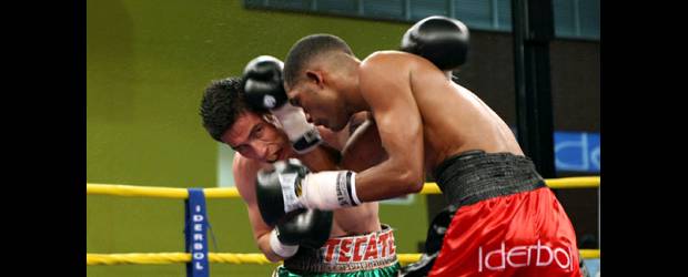 Cuchilla entregó el cinturón en boxeo | Archivo | El pegador colombiano Geles, a la derecha, perdió su faja mundial.