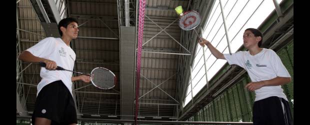 Amistad al vuelo del gallito | Manuel Saldarriaga | Mateo Barrientos y Felipe Rojas son dos de los 12 antioqueños que estarán en el Nacional de Zipaquirá. Hacen parte del proceso de masificación de este deporte en Antioquia, que busca practicantes de élite para un futuro.