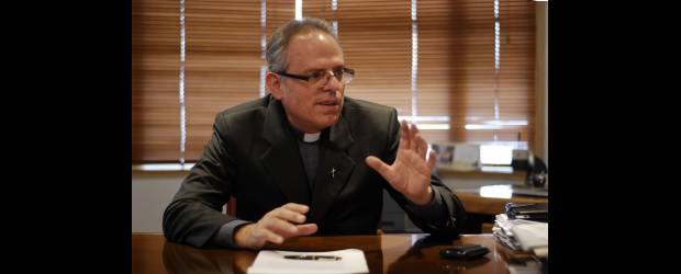 Sena: $72.000 millones para 379 proyectos empresariales | Archivo | Padre Camilo Bernal Hadad, director General del Sena.