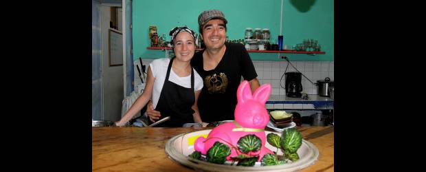 Ese verdeo tan comestible | Donaldo Zuluaga | Amalia Villegas y Felipe Hernández viven en función de Verdeo. Ahora planean extenderse a una nueva sede cerca a la Divina Eucaristía. Verdeo queda en la calle 9 No 43B-173. O en www.ricoverdeo.com