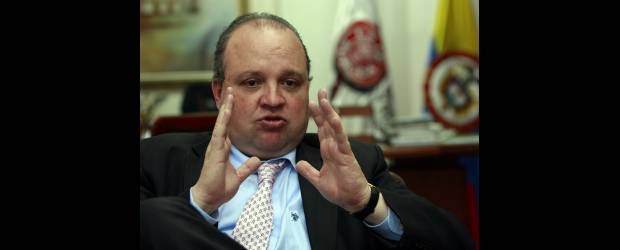 En el concurso de notarios se buscará evitar el fraude | Germán Enciso, Colprensa-Bogotá | Jorge Enrique Vélez, superintendente de Notariado y Registro, informó que la participación de la UN en el proceso busca garantizar transparencia.